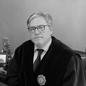 César Girón